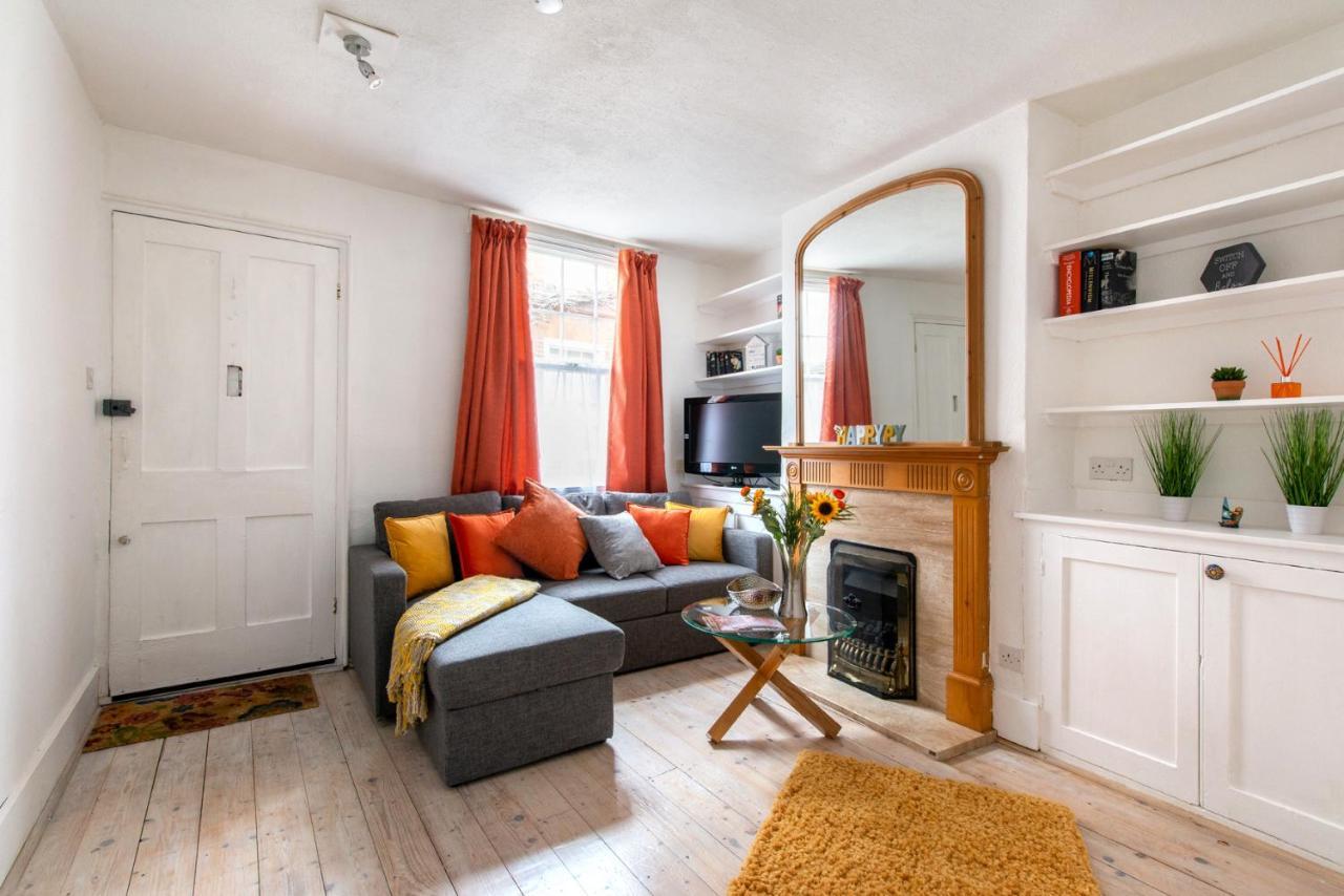 Canterbury Hidden Gem Apartment Bagian luar foto