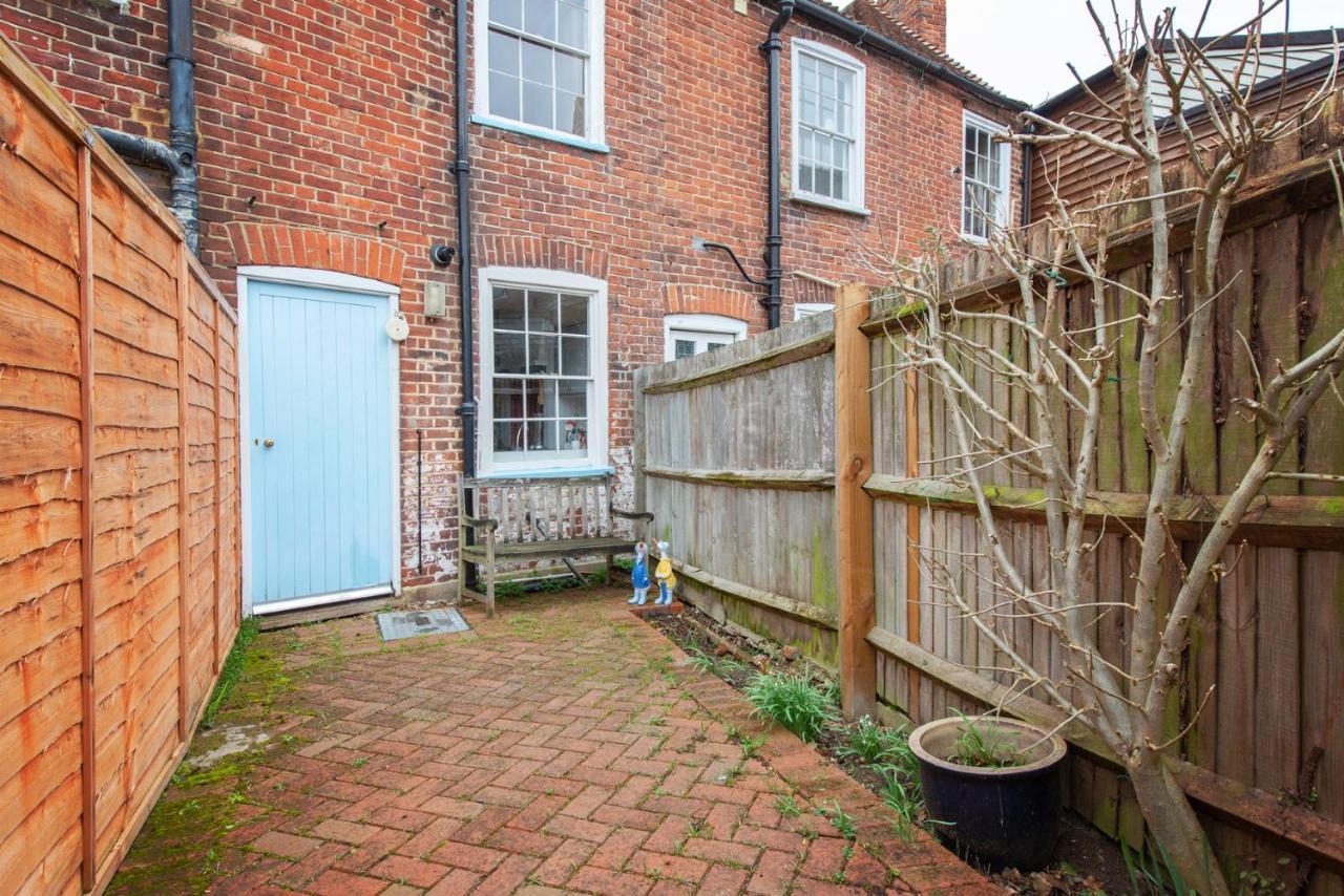 Canterbury Hidden Gem Apartment Bagian luar foto