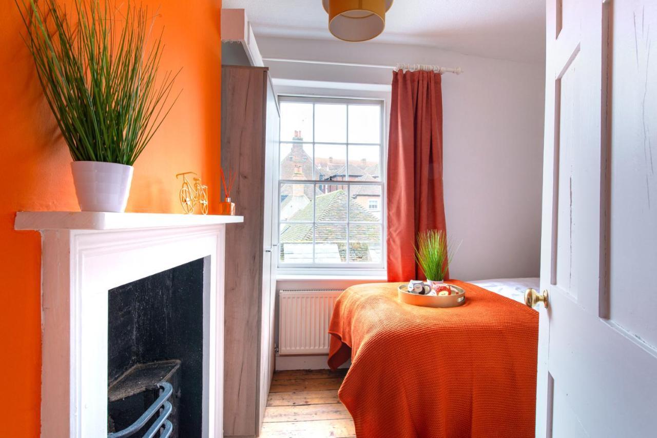 Canterbury Hidden Gem Apartment Bagian luar foto