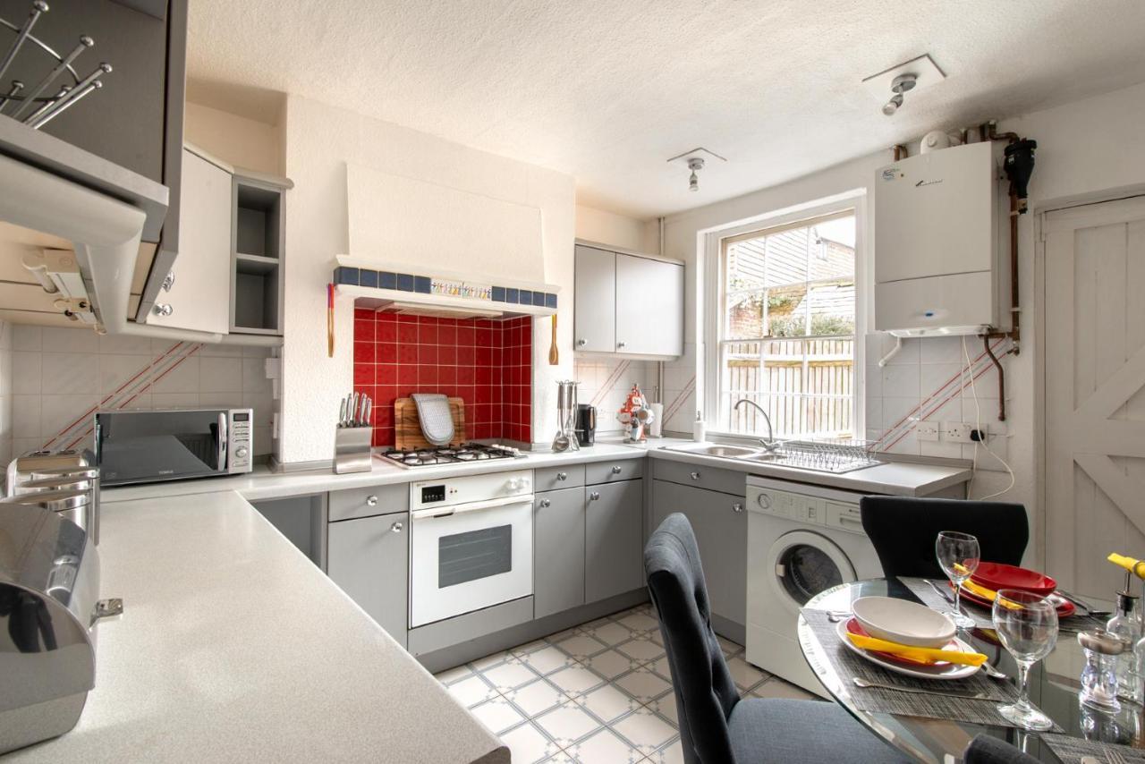 Canterbury Hidden Gem Apartment Bagian luar foto